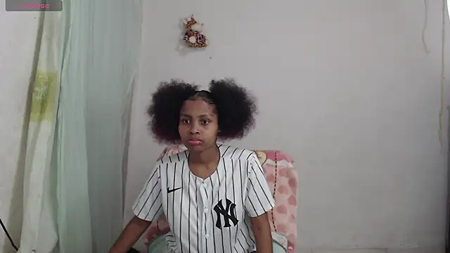 Snapshot of kataleya2021 chatting on 19, 10, 2025 kataleya2021 online show from 19, 10, 2025