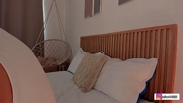 Little Emma 11 online show from 1, 2, 2026