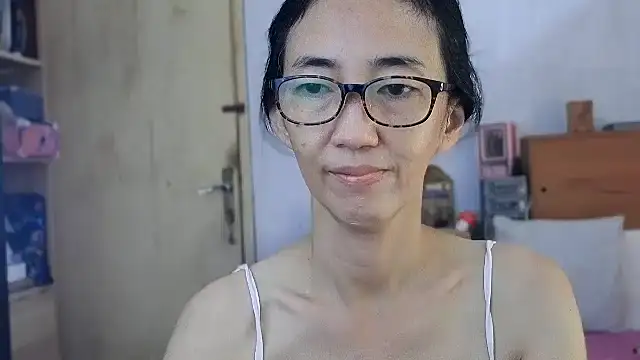 Snapshot of princessD077 chatting on 8, 4, 2026 princessD077 online show from 8, 4, 2026