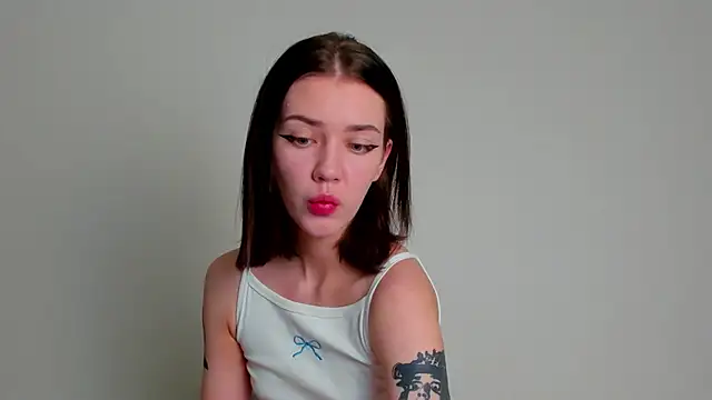 Snapshot of NelliMuller chatting on 21, 10, 2025 NelliMuller online show from 21, 10, 2025