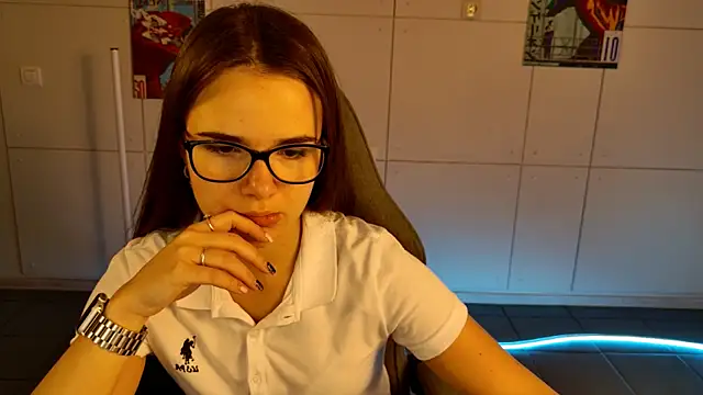 Snapshot of May_Bloom chatting on 20, 10, 2025 May Bloom online show from 20, 10, 2025