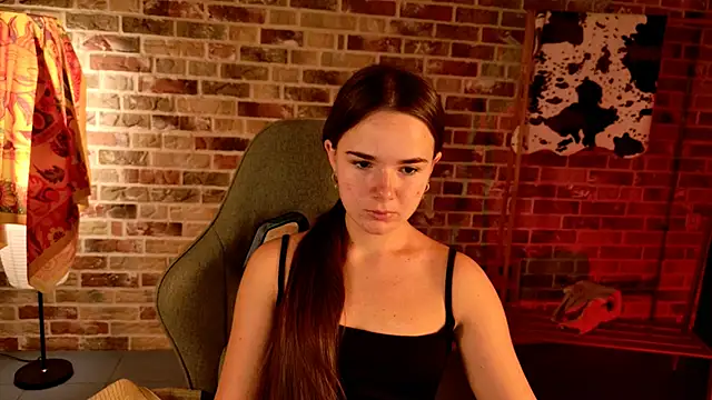 Snapshot of May_Bloom chatting on 24, 10, 2025 May Bloom online show from 24, 10, 2025