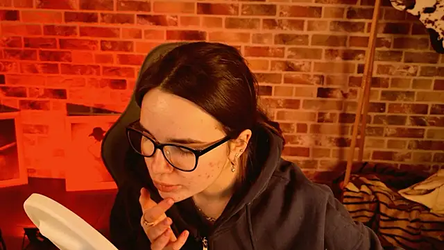 Snapshot of May_Bloom chatting on 1, 3, 2026 May Bloom online show from 1, 3, 2026