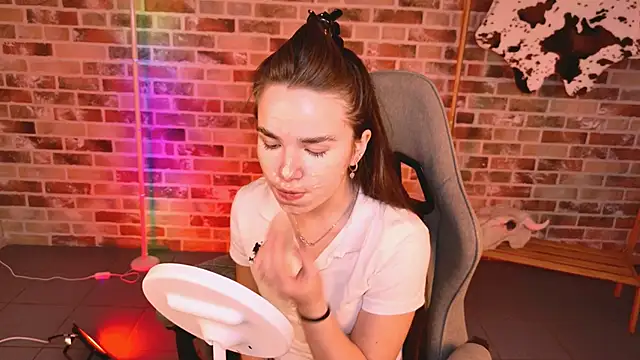 Snapshot of May_Bloom chatting on 19, 3, 2026 May Bloom online show from 19, 3, 2026