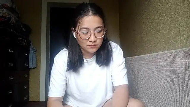 LinneaHyles online show from 5, 11, 2025