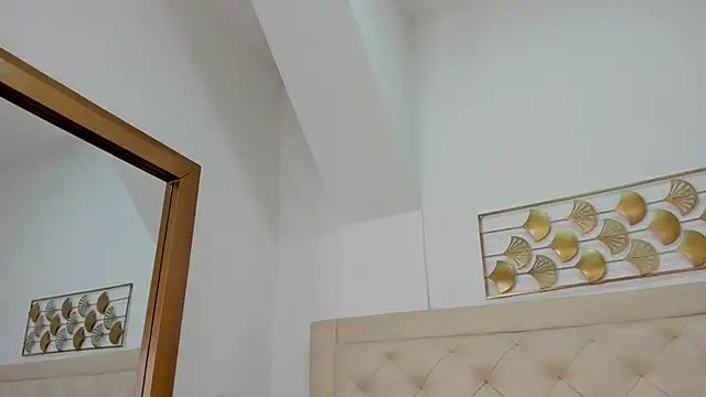 lucia lorenz online show from 8, 1, 2026