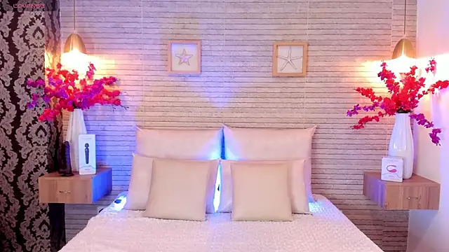 Snapshot of Catalina-Thompson chatting on 21, 10, 2025 Catalina-Thompson online show from 21, 10, 2025