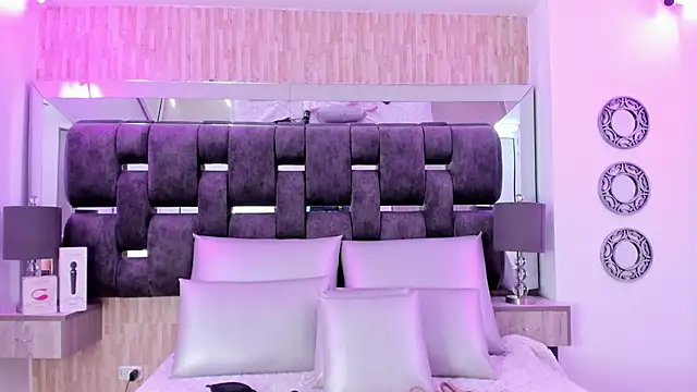 Snapshot of Catalina-Thompson chatting on 22, 10, 2025 Catalina-Thompson online show from 22, 10, 2025