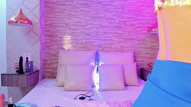 Snapshot of Catalina-Thompson chatting on 2, 11, 2025 Catalina-Thompson online show from 2, 11, 2025