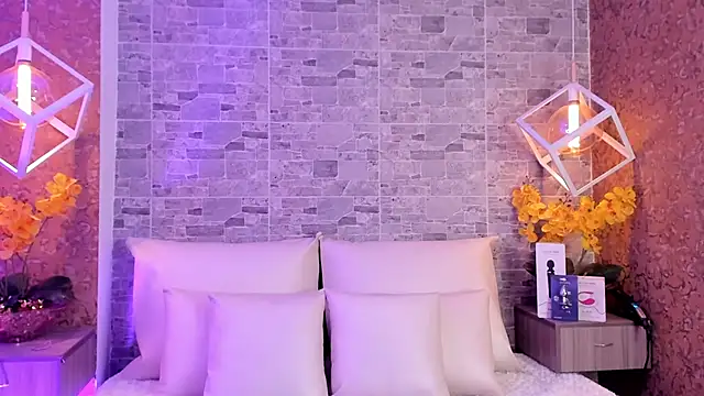 Snapshot of Catalina-Thompson chatting on 11, 11, 2025 Catalina-Thompson online show from 11, 11, 2025