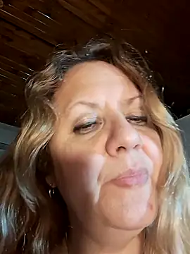 Snapshot of JennyInVegas chatting on 4, 11, 2025 JennyInVegas online show from 4, 11, 2025