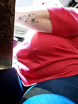 Snapshot of JennyInVegas chatting on 5, 11, 2025 JennyInVegas online show from 5, 11, 2025