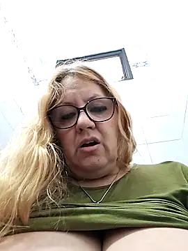 Snapshot of JennyInVegas chatting on 6, 11, 2025 JennyInVegas online show from 6, 11, 2025