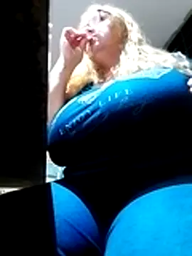 Snapshot of JennyInVegas chatting on 28, 11, 2025 JennyInVegas online show from 28, 11, 2025