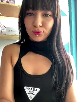 Hanna Plum online show from 14, 11, 2025