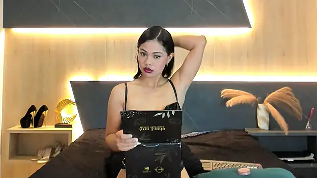 LorenaVarga online show from 2, 5, 2026