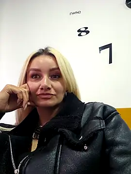 Snapshot of KellyTorres_ chatting on 18, 10, 2025 KellyTorres online show from 18, 10, 2025