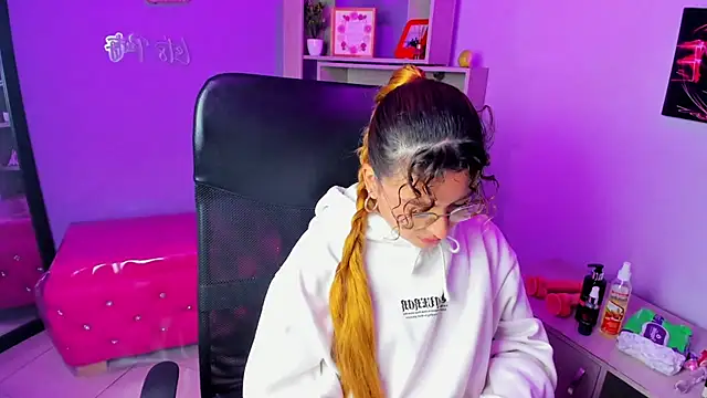 EmiliRouse  online show from 22, 11, 2025