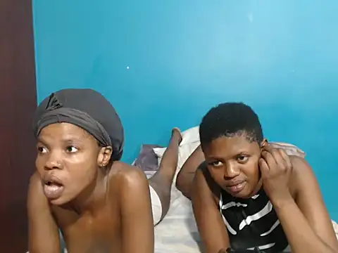 Snapshot of SexySlender_ chatting on 15, 12, 2025 SexySlender online show from 15, 12, 2025