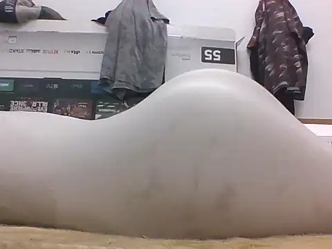 Snapshot of BlueishMove44 chatting on 28, 10, 2025 BlueishMove44 online show from 28, 10, 2025