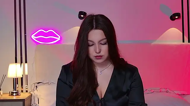  Tessa May  online show from 21, 11, 2025