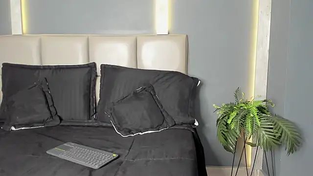 ArohomLester online show from 3, 12, 2025