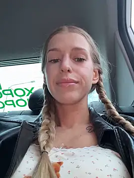 kira mia online show from 16, 3, 2026