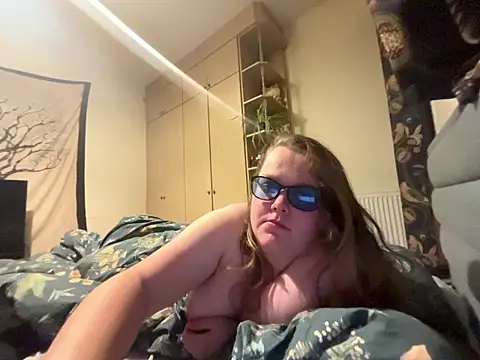 Scarletcum22 online show from 12, 1, 2026