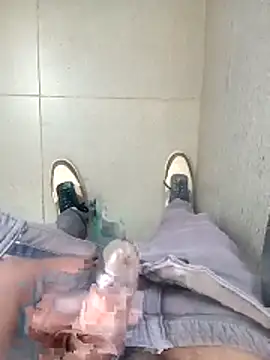 Snapshot of HeatableRevan chatting on 8, 4, 2026 HeatableRevan online show from 8, 4, 2026