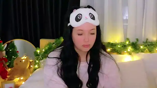 Felicia Herceg online show from 14, 12, 2025