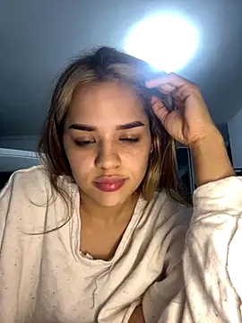 Snapshot of Sara_Diamont chatting on 23, 10, 2025 Sara Diamont online show from 23, 10, 2025