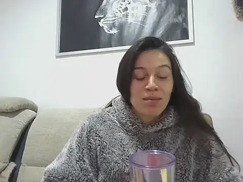 Snapshot of roma22honey chatting on 19, 10, 2025 roma22honey online show from 19, 10, 2025