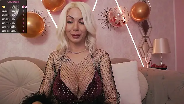 Snapshot of RubyDivine chatting on 10, 5, 2026 RubyDivine online show from 10, 5, 2026