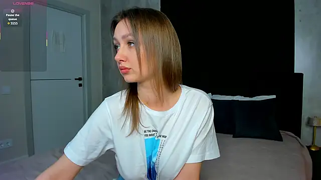 Holly Rays online show from 5, 11, 2025