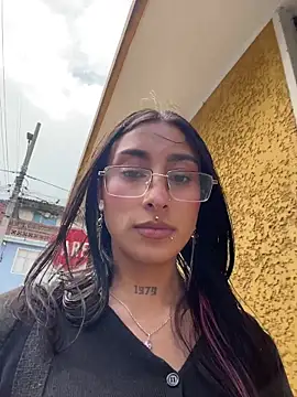 Violeet-Smith online show from 4, 12, 2025