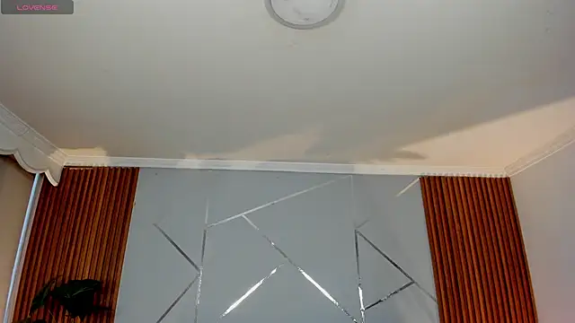 Snapshot of camilaa_lux chatting on 8, 11, 2025 camilaa lux online show from 8, 11, 2025