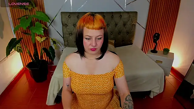 Snapshot of camilaa_lux chatting on 6, 2, 2026 camilaa lux online show from 6, 2, 2026