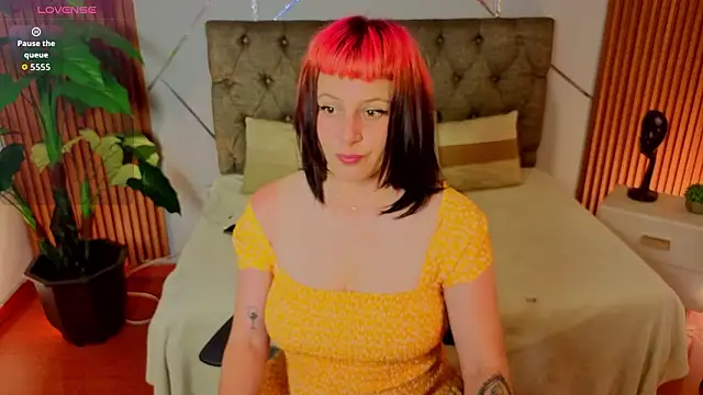 Snapshot of camilaa_lux chatting on 24, 2, 2026 camilaa lux online show from 24, 2, 2026