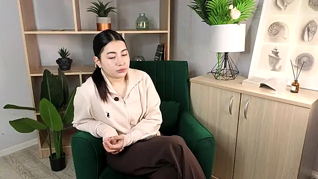 Snapshot of LorieGiang chatting on 22, 10, 2025 LorieGiang online show from 22, 10, 2025