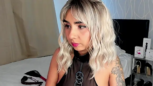 Snapshot of Emilyvalk_ chatting on 14, 12, 2025 Emilyvalk online show from 14, 12, 2025