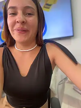 Snapshot of Talia_Bonet chatting on 8, 4, 2026 Talia Bonet online show from 8, 4, 2026