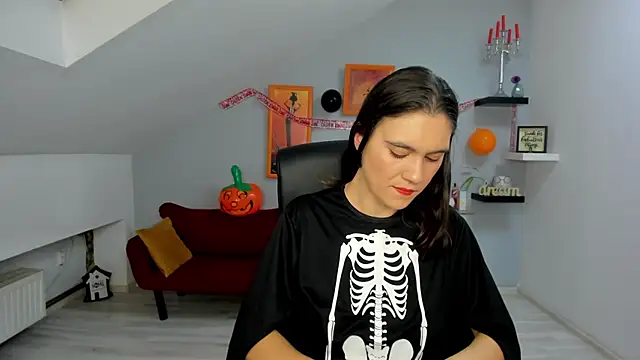 Snapshot of IzzyMonro chatting on 30, 10, 2025 IzzyMonro online show from 30, 10, 2025