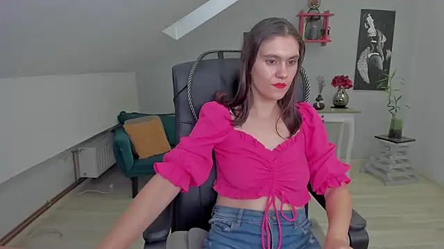 IzzyMonro online show from 4, 12, 2025