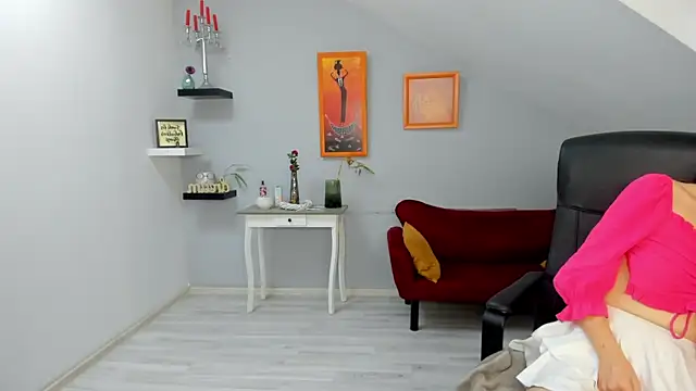 IzzyMonro online show from 14, 12, 2025