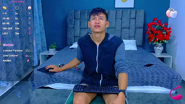 Snapshot of Nicolas_Torres_ chatting on 22, 10, 2025 Nicolas Torres  online show from 22, 10, 2025