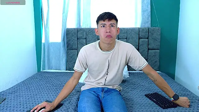 Nicolas Torres  online show from 5, 2, 2026