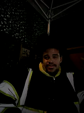 Snapshot of Mrmakeherwet_Tez chatting on 3, 12, 2025 Mrmakeherwet Tez online show from 3, 12, 2025