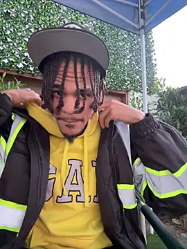 Snapshot of Mrmakeherwet_Tez chatting on 14, 12, 2025 Mrmakeherwet Tez online show from 14, 12, 2025