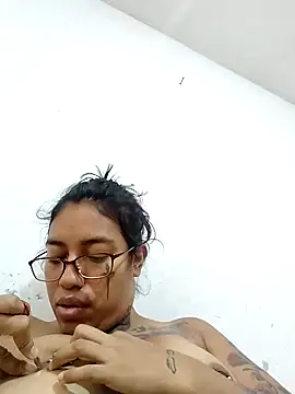 Snapshot of Chicattoo69 chatting on 5, 11, 2025 Chicattoo69 online show from 5, 11, 2025