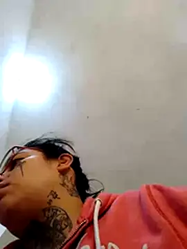 Snapshot of Chicattoo69 chatting on 8, 11, 2025 Chicattoo69 online show from 8, 11, 2025